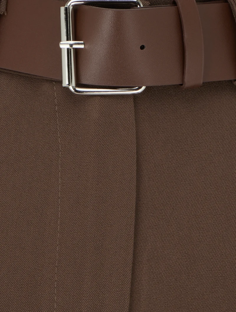 Hoch taillierte einfarbige Shorts - Braun