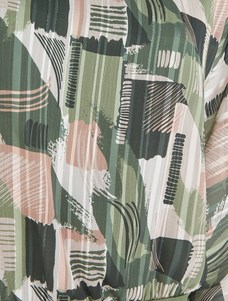 Bluse aus bedrucktem Fantasie-Voile mit schimmerndem Detail. - Kaki