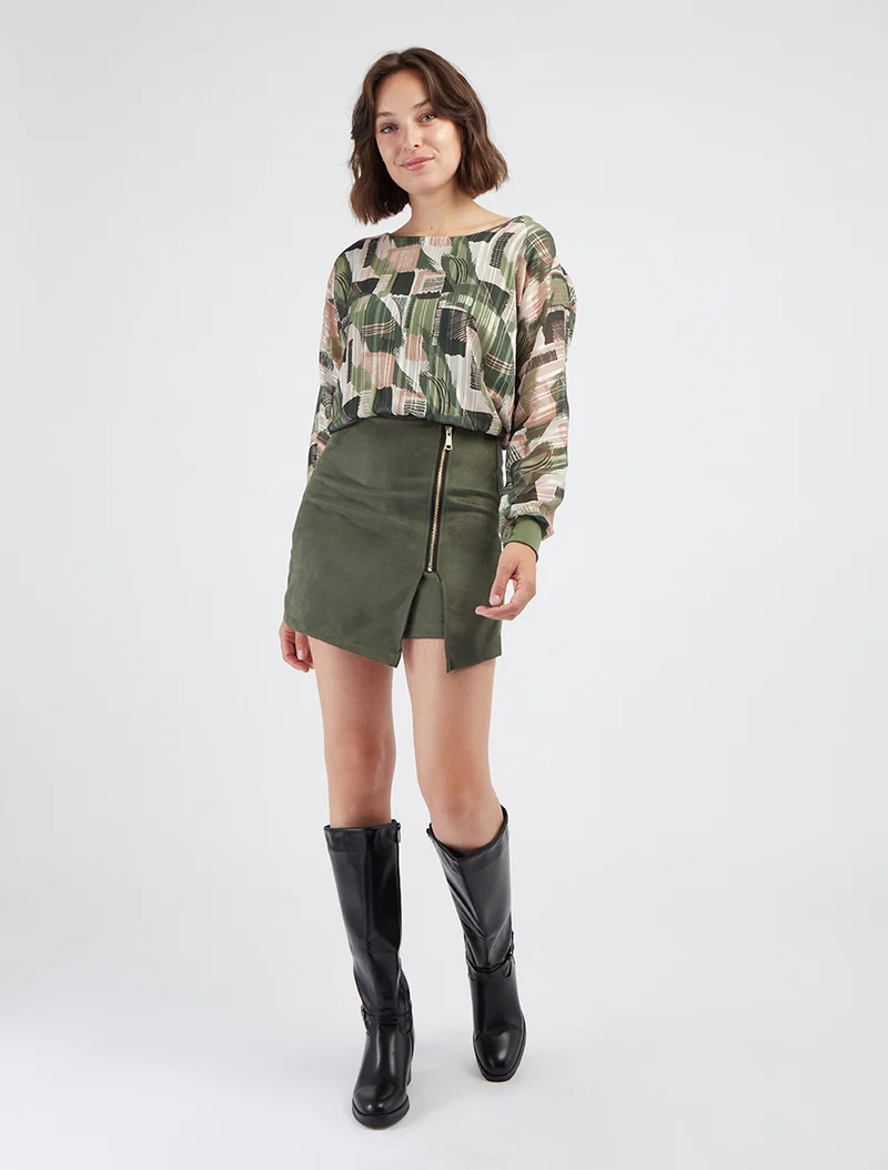 Bluse aus bedrucktem Fantasie-Voile mit schimmerndem Detail. - Kaki