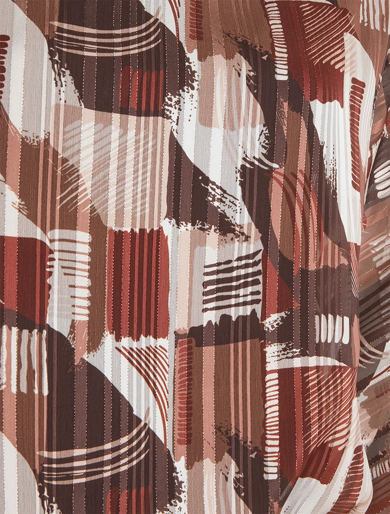 Bluse aus bedrucktem Fantasie-Voile mit schimmerndem Detail. - Braun
