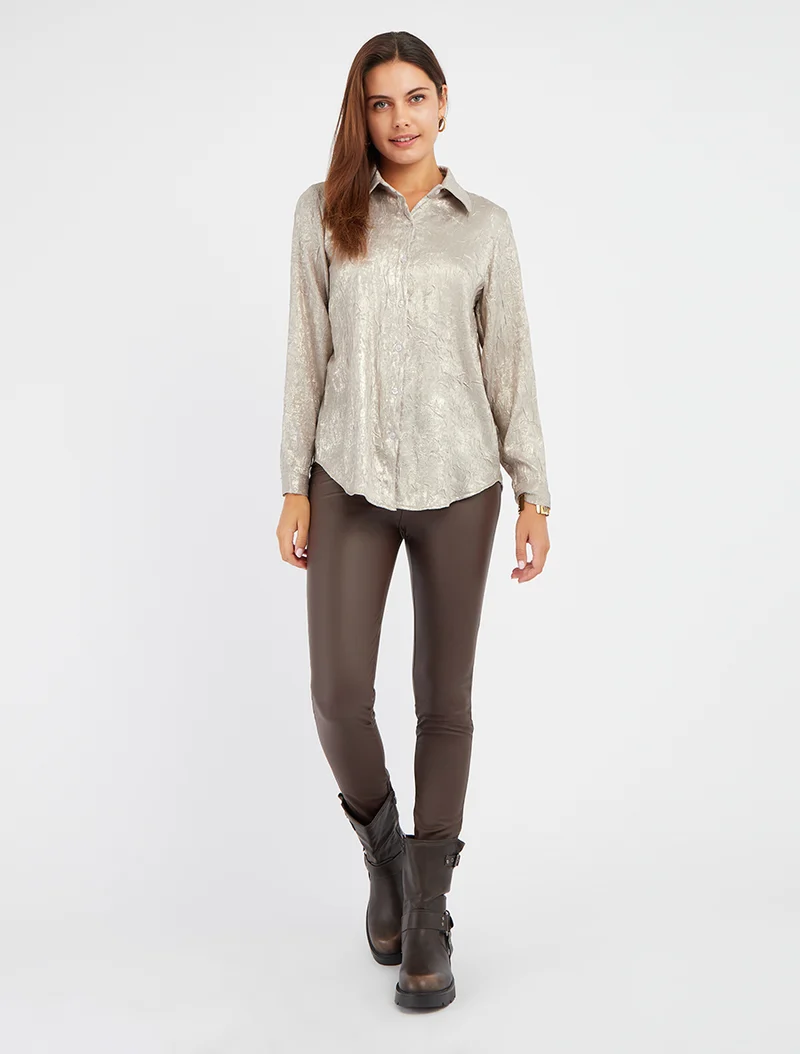 Fließendes Hemd mit Knittereffekt, gerade Passform - Beige