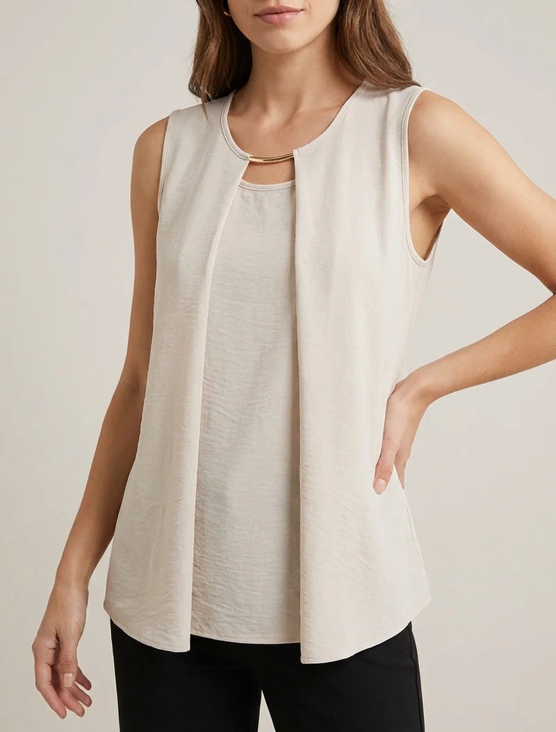 Einfarbiges Oberteil mit rundem Schmuckkragen - Beige