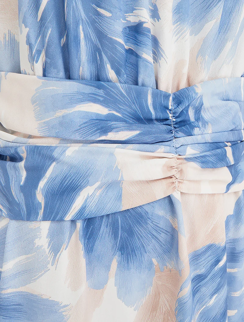 Kleid mit Blattmuster und elastischer Taille - Himmelblau