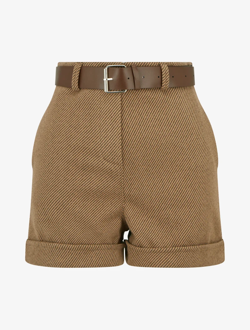 Kurze Shorts mit Saum und Gürtel. - Braun