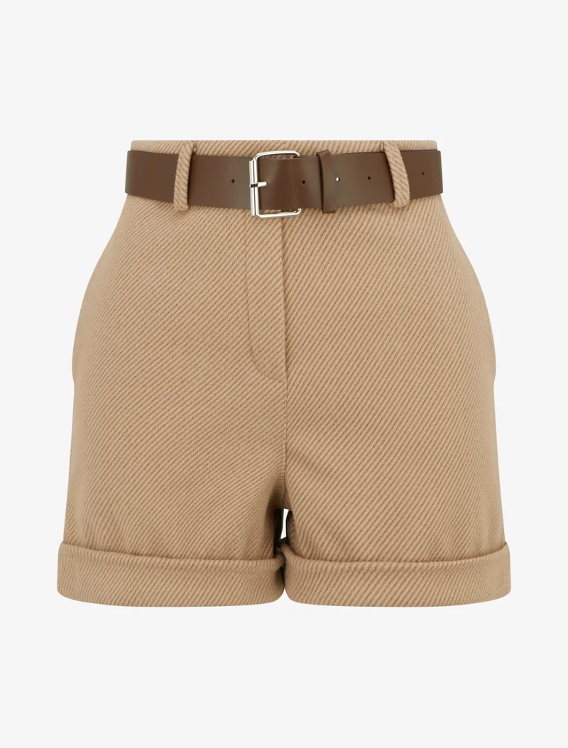 Kurze Shorts mit Saum und Gürtel. - Kamel