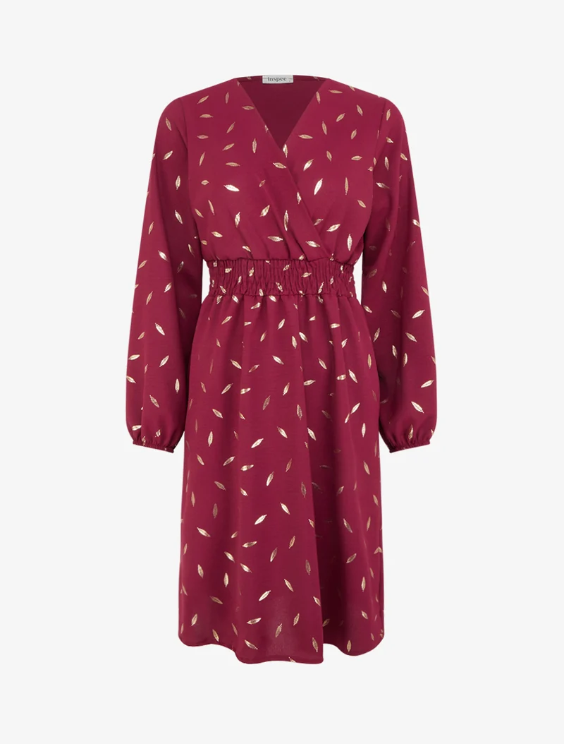Ausgestelltes Kleid mit goldenen Federdrucken - Weinrot