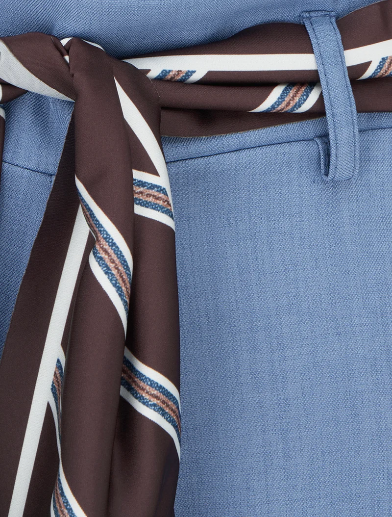 Weite Hose mit Schal-Stil Gürtel - Hellblau