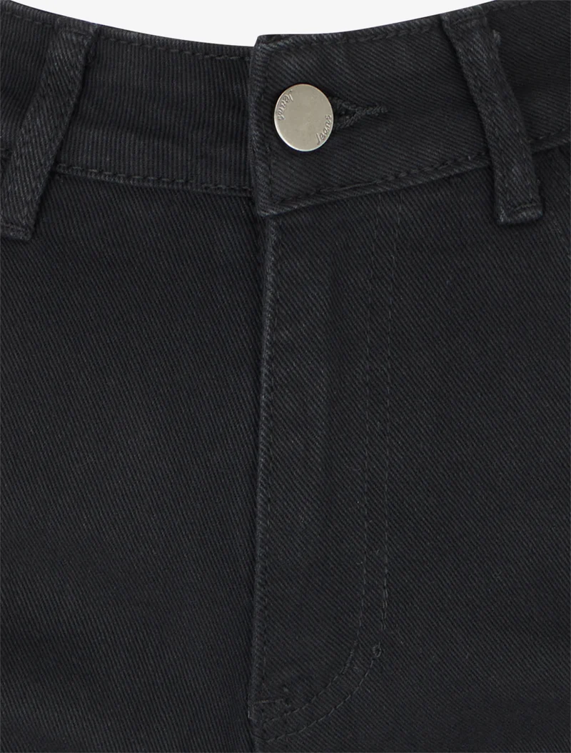 Umgeschlagene Jeans-Shorts. - Schwarz