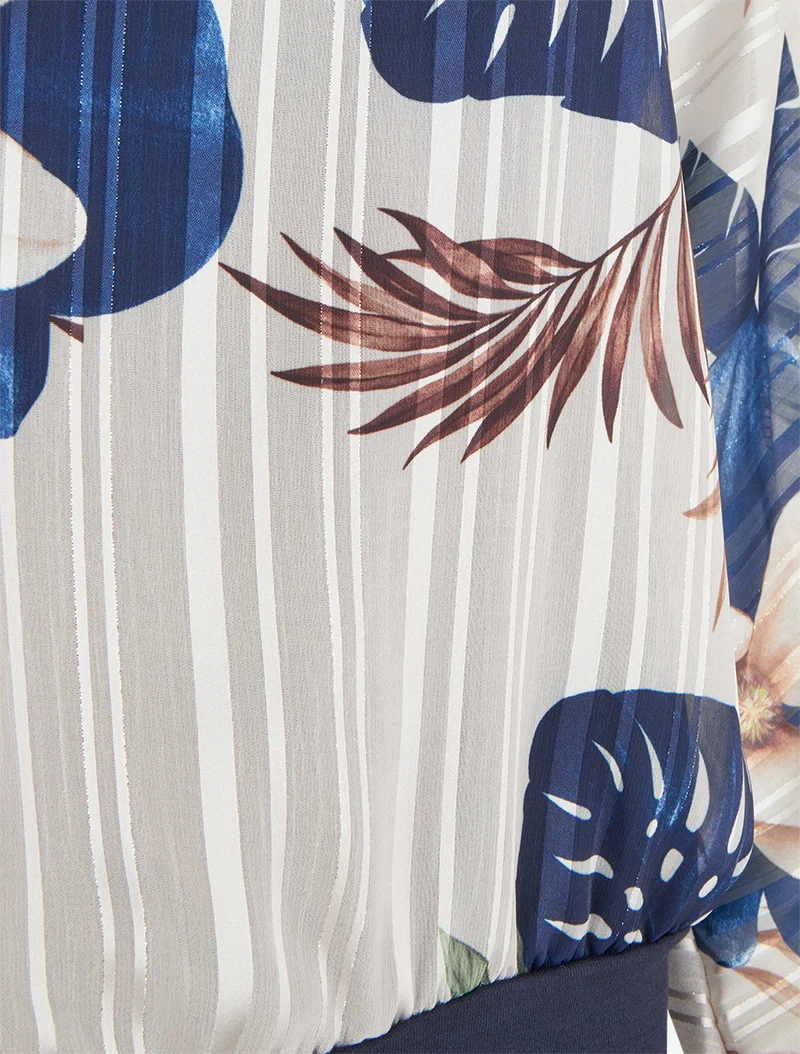 Bluse aus bedrucktem Voile mit Blattmotiv und schimmerndem Detail - Marine