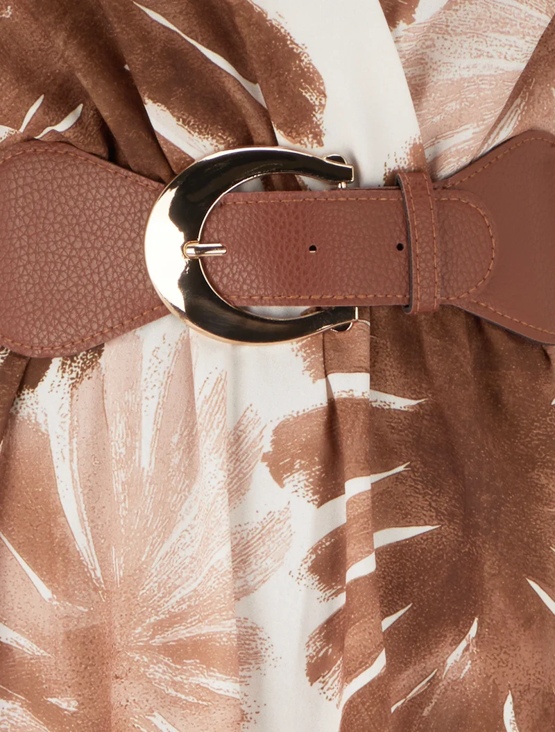 Langes Kleid mit kurzen Ärmeln und Blätterdruck - Braun