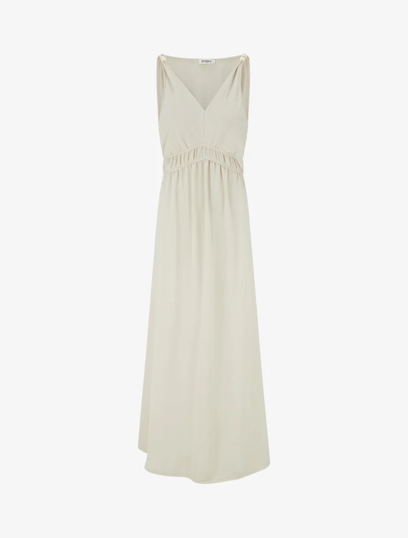 Langes ausgestelltes Kleid mit Perlenriemen - Beige