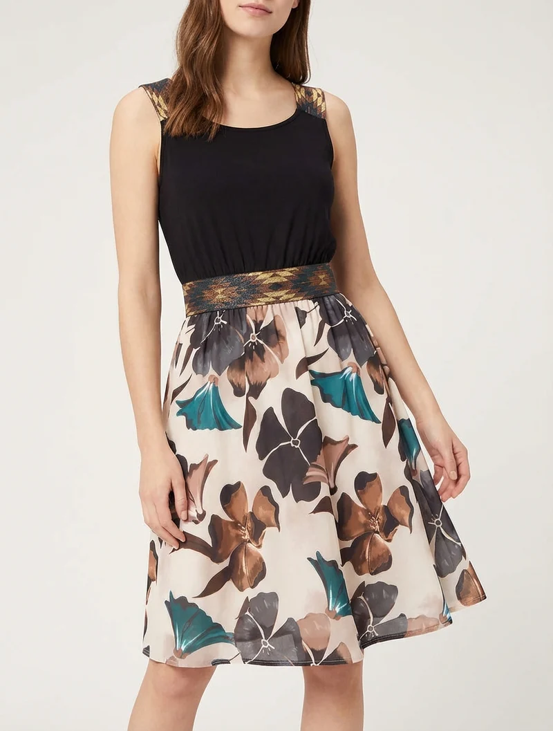Kleid mit fantasievollem elastischem Bund und Blumenmuster. - Schwarz