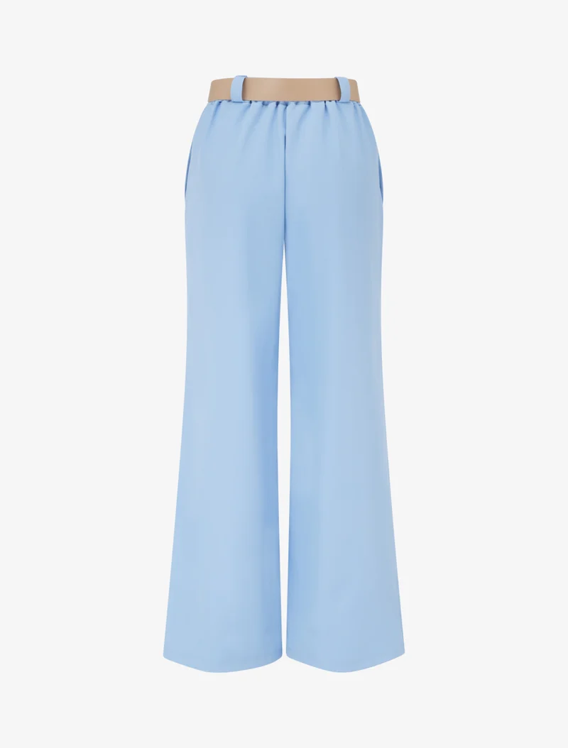 Gerade geschnittene, einfarbige, elastische Hose - Himmelblau