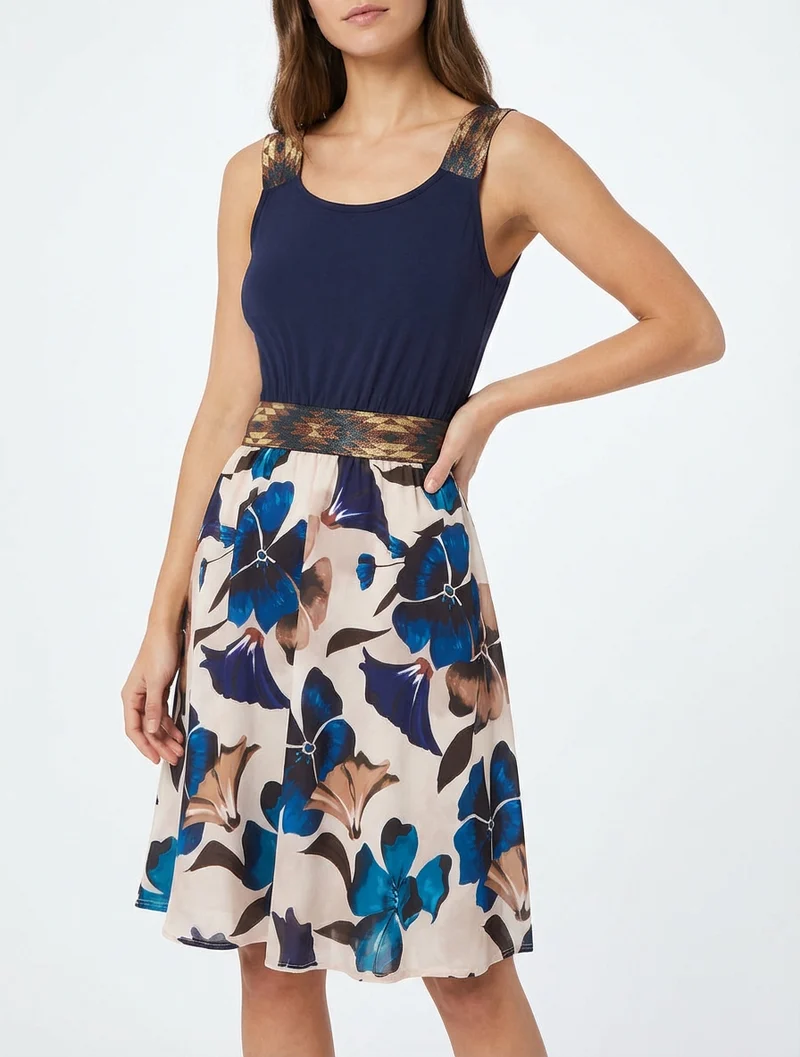 Kleid mit fantasievollem elastischem Bund und Blumenmuster. - Marine