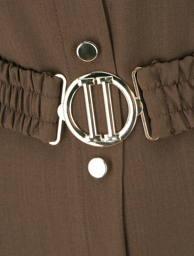 Langes Hemdkleid mit dekorativen Taschen - Braun