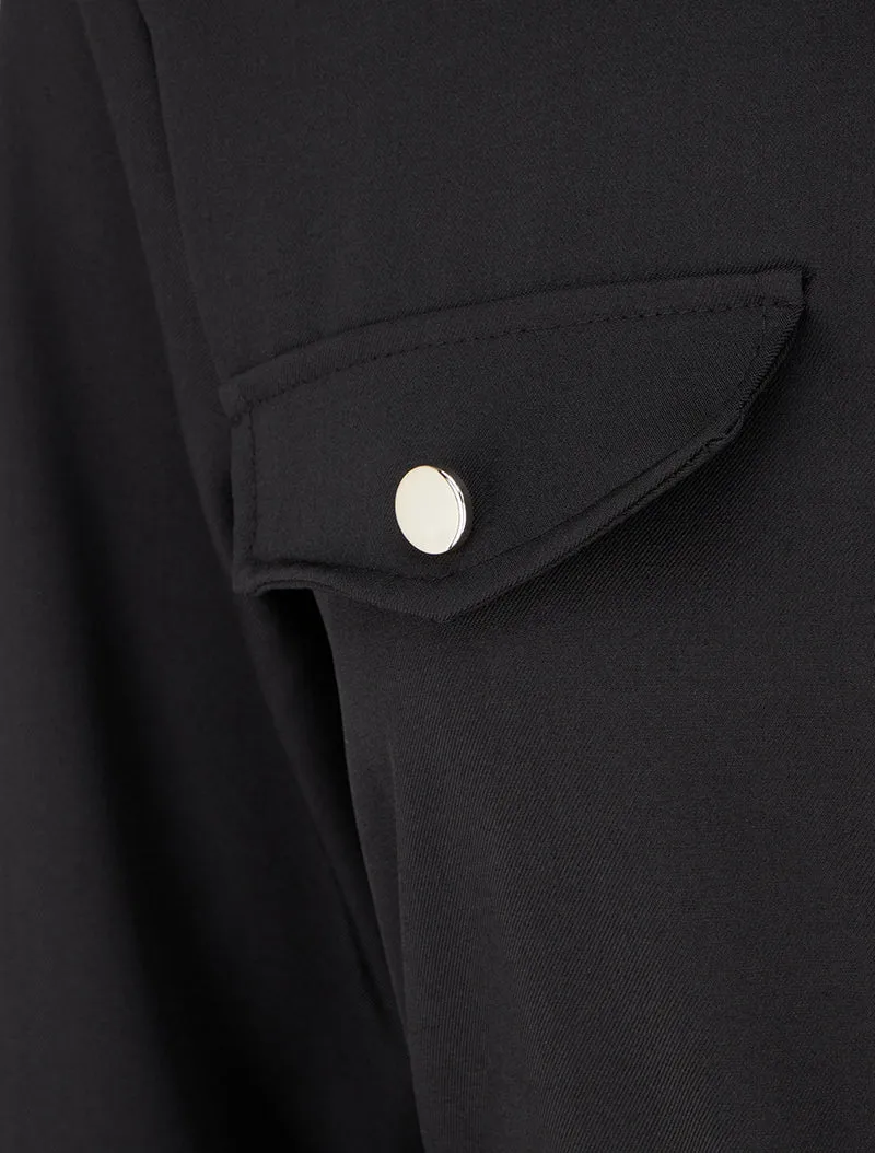 Langes Hemdkleid mit dekorativen Taschen - Schwarz
