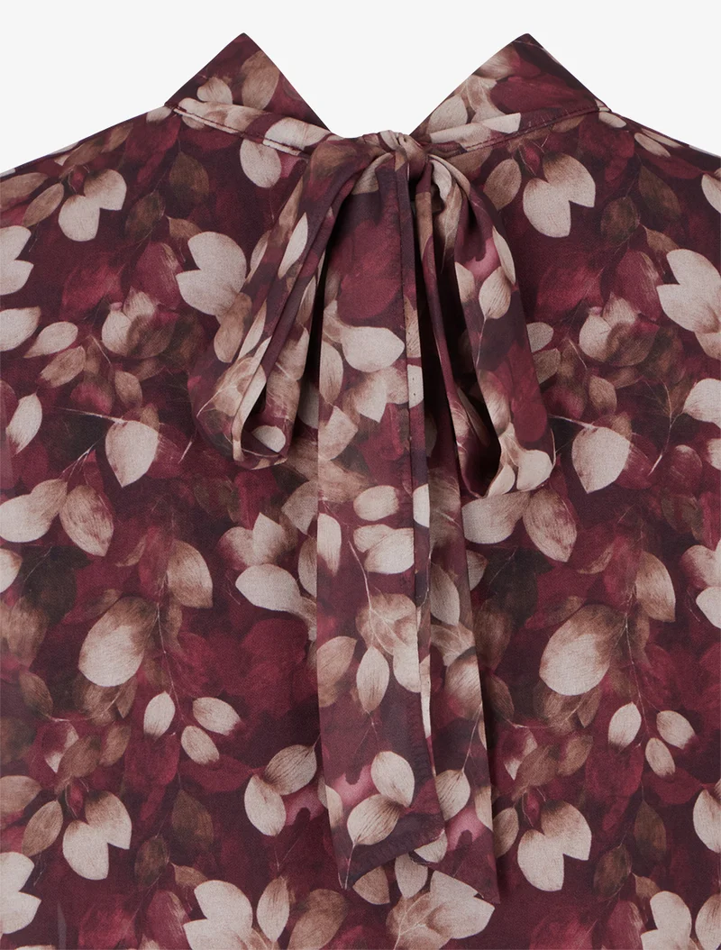 Fließende Bluse mit Blätterdruck und Bindebändern - Pflaume