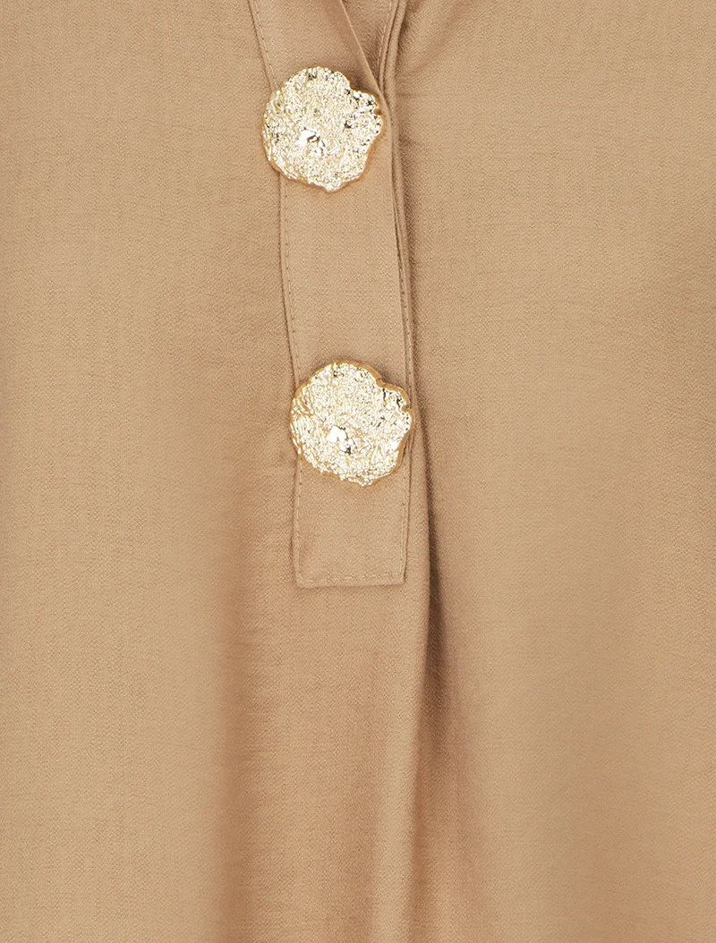 Lockere Bluse mit Metallstiften - Kamel