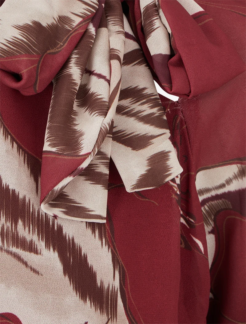 Bluse aus bedrucktem Blumenvoile zum Binden - Weinrot