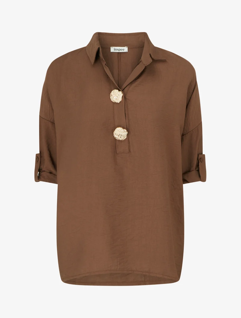 Lockere Bluse mit Metallstiften - Braun