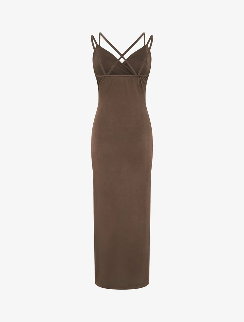 Langes, eng anliegendes Kleid mit Schlitz und Trägern. - Braun