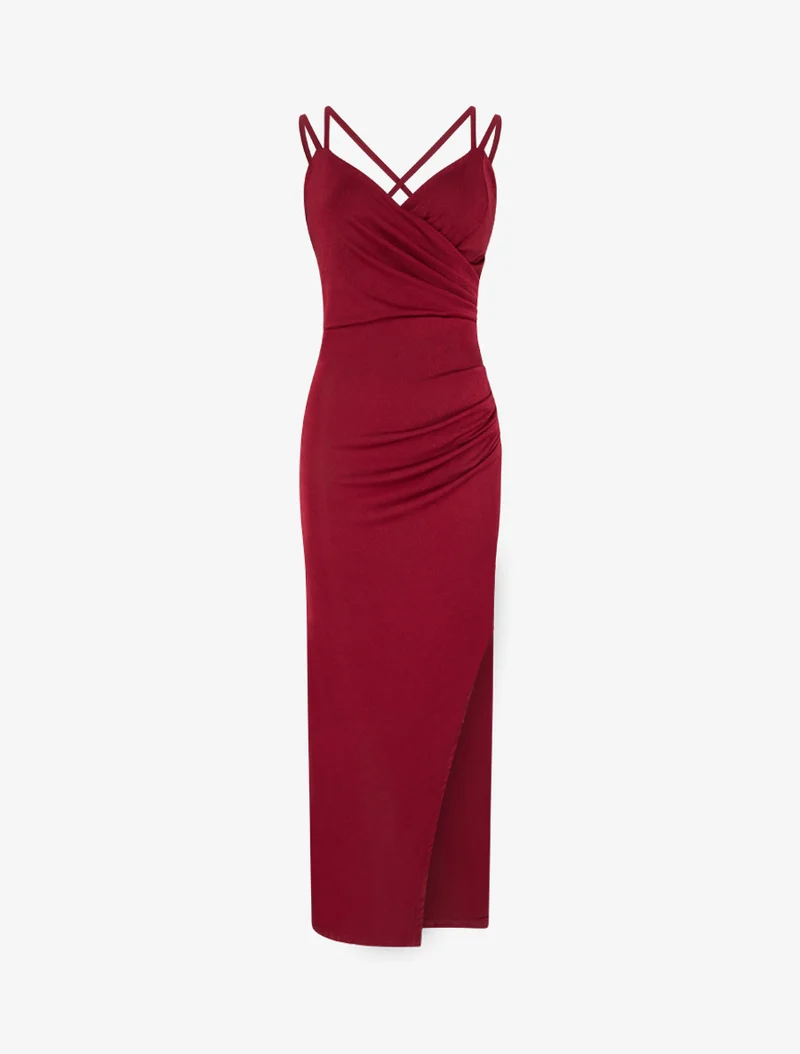 Langes, eng anliegendes Kleid mit Schlitz und Trägern. - Bordeaux