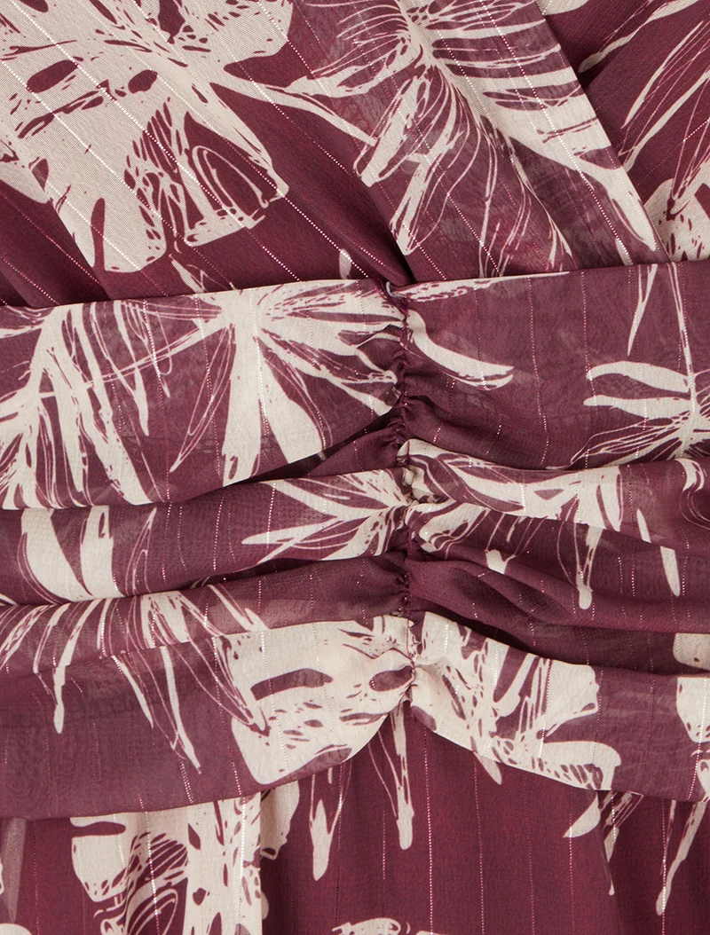 Kleid mit Blattdruck und schimmernden Streifen - Pflaume