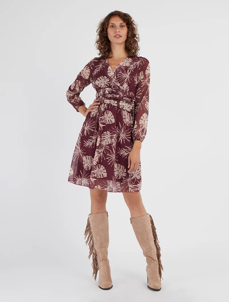 Kleid mit Blattdruck und schimmernden Streifen - Pflaume