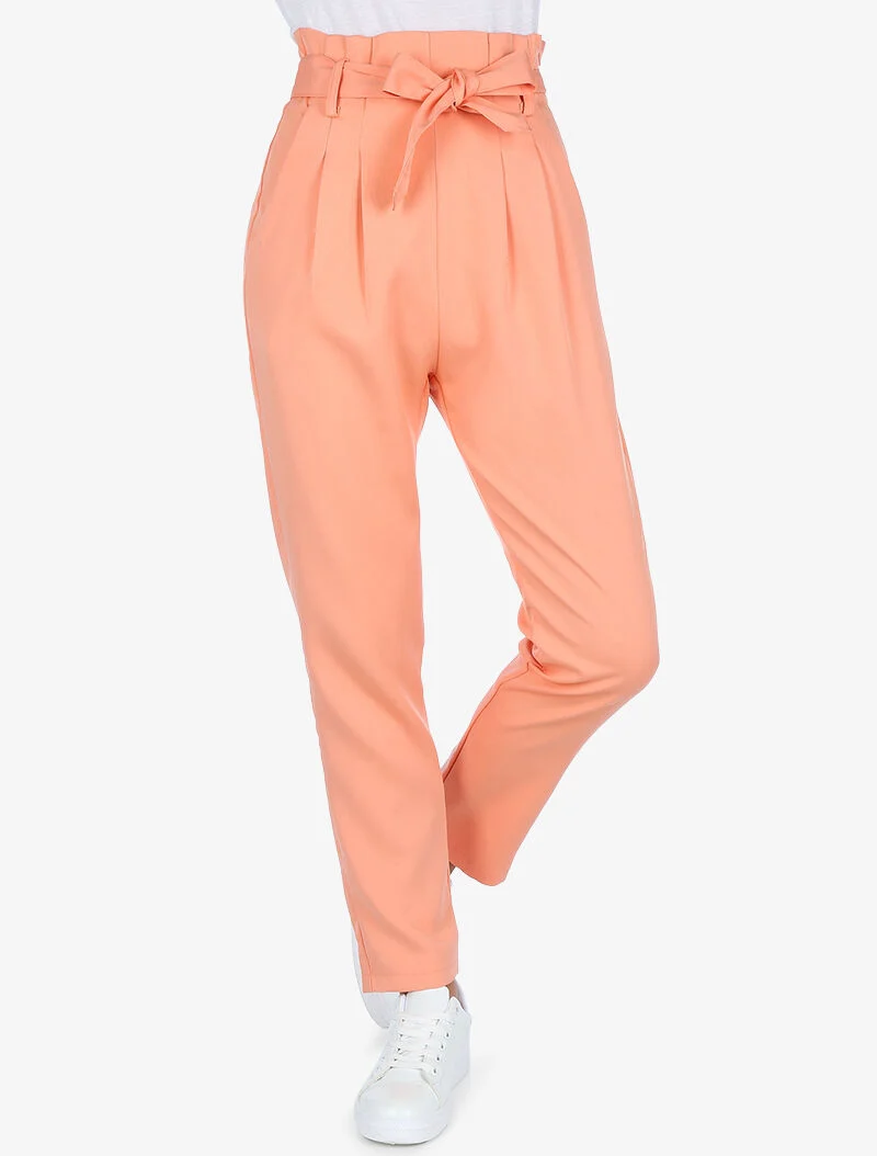 Hoch taillierte Hose mit permanenten Falten - Rose