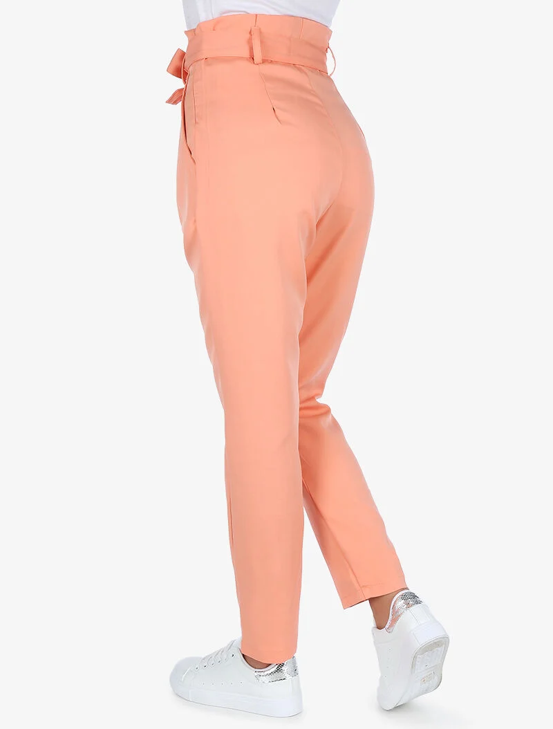 Hoch taillierte Hose mit permanenten Falten - Rose