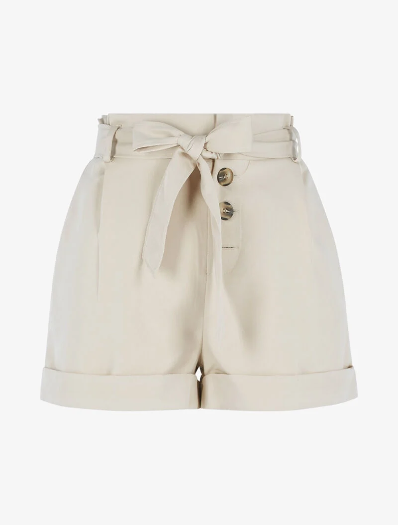 Hoch taillierte Shorts mit Säumen - beige
