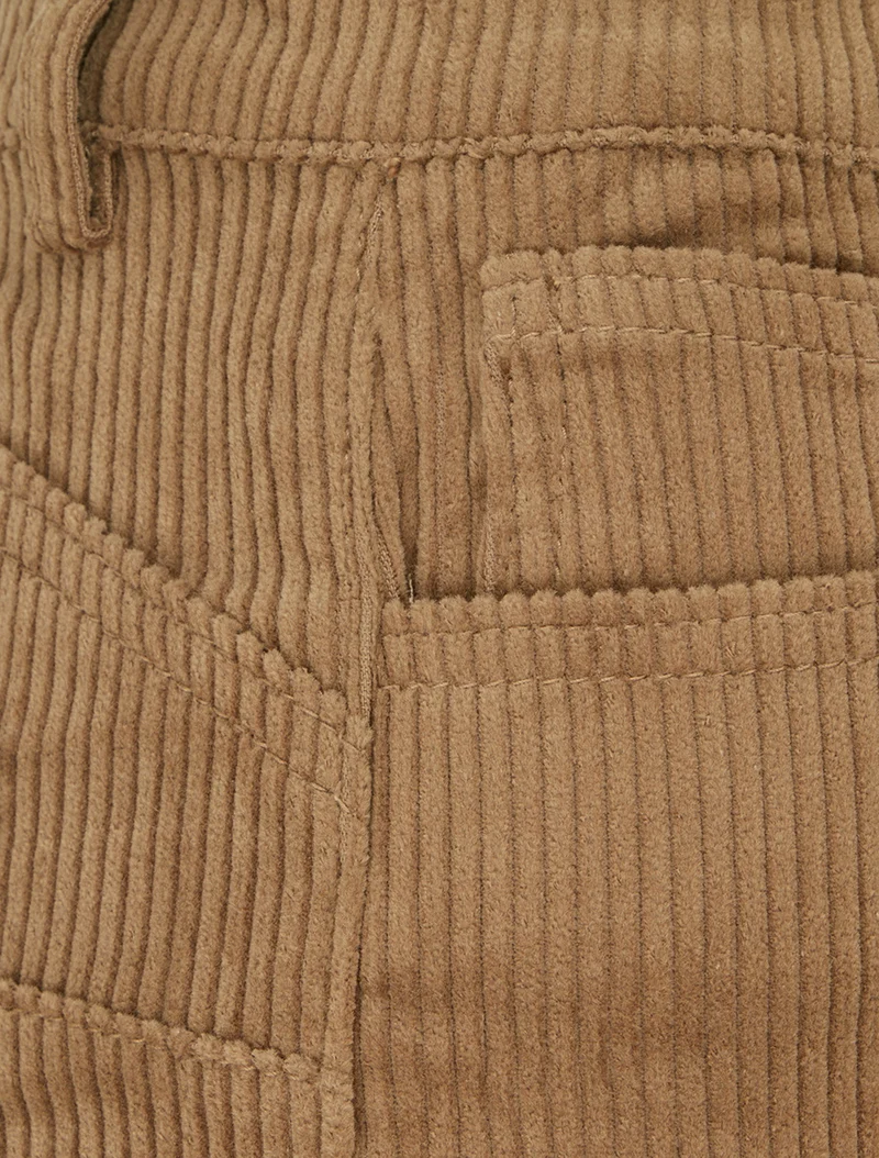 Gerippte Push-up-Hose in Samtoptik - Kamel