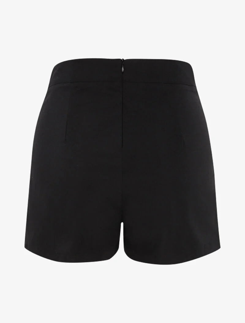 Mini-Shorts mit dekorativen Knöpfen - schwarz