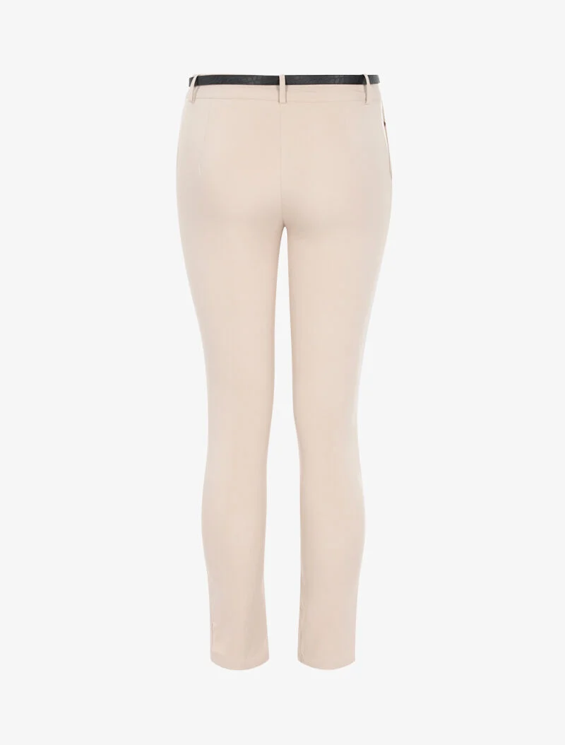 Einfarbige Hose mit Gürtel - beige