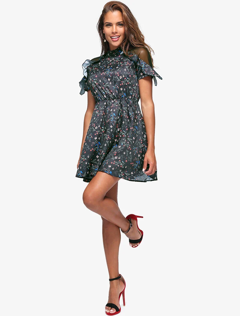 Geblümtes Kleid mit freien Schultern - schwarz