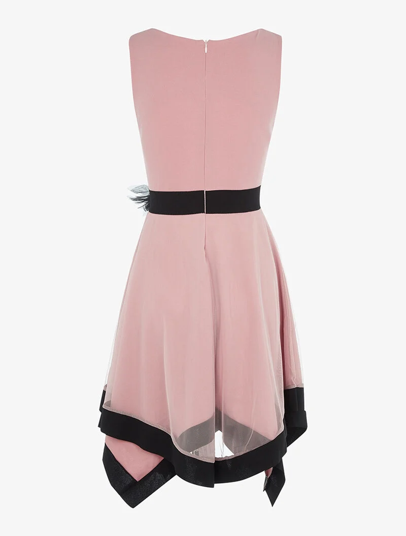 Kleid mit Tülleinsatz und Brosche - Altrosa