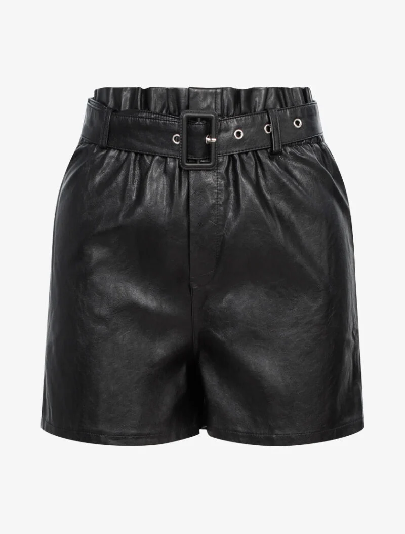 Mini-Shorts aus Kunstleder - schwarz