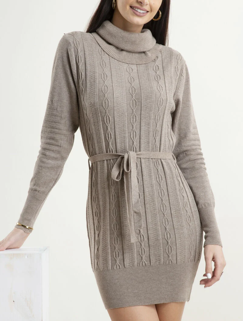 Strickkleid mit geflochtenen Details und Relief. - Maulwurf