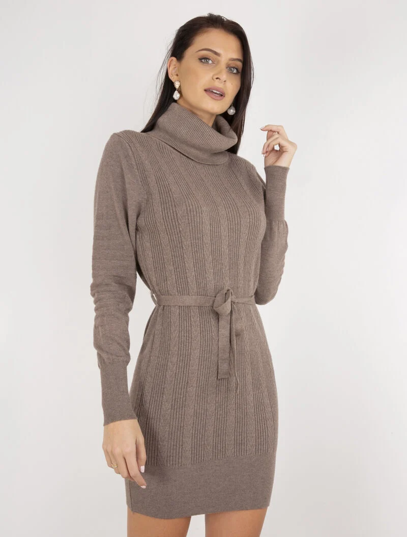 Strickkleid mit geflochtenen und gerippten Details - braun