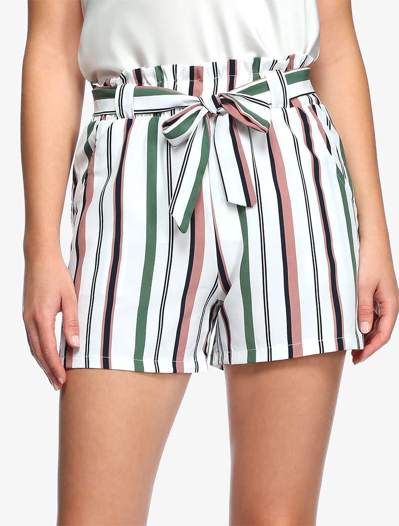 Gestreifte weite Shorts - weiß