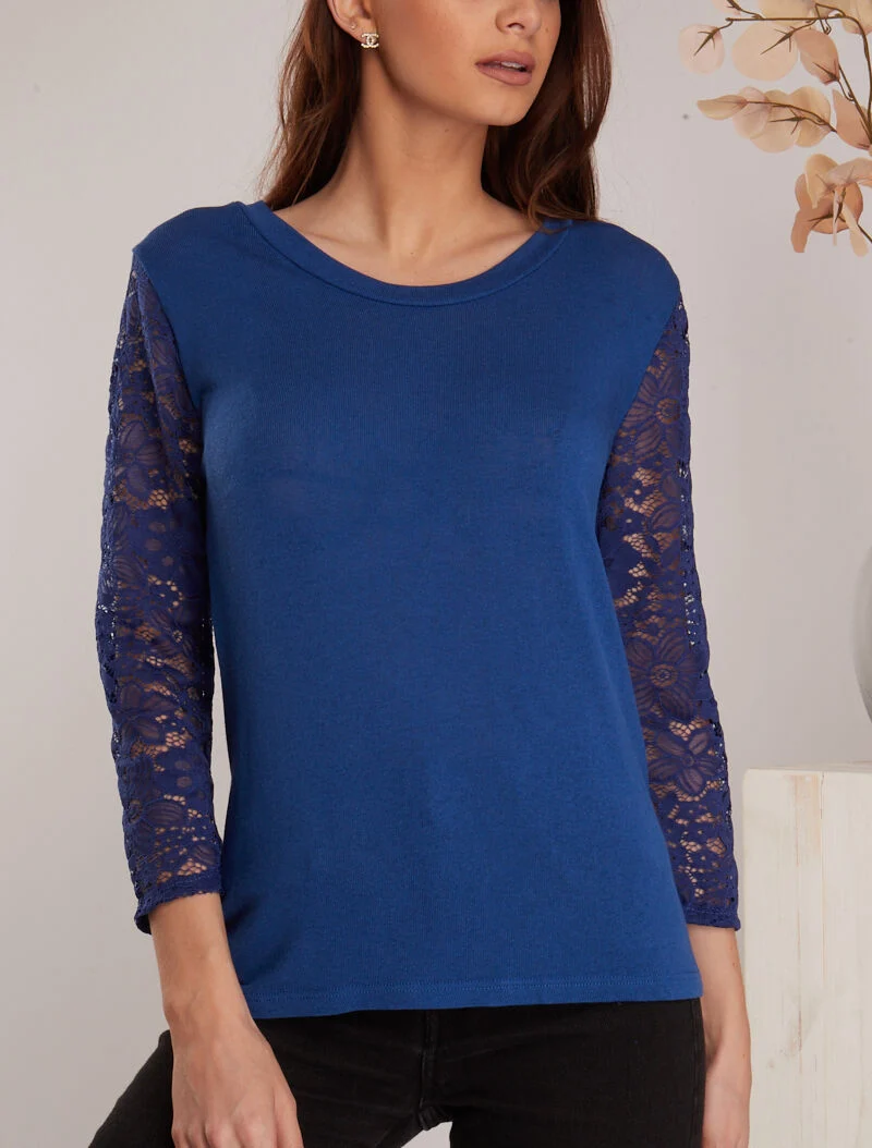 Strickoberteil mit Spitzendetails - elektrisches Blau