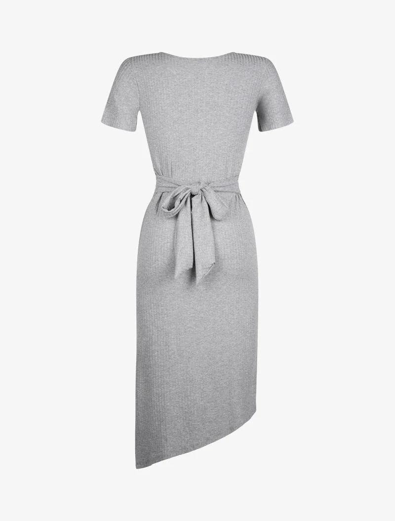 Geripptes Kleid mit Gürtel - Hellgrau