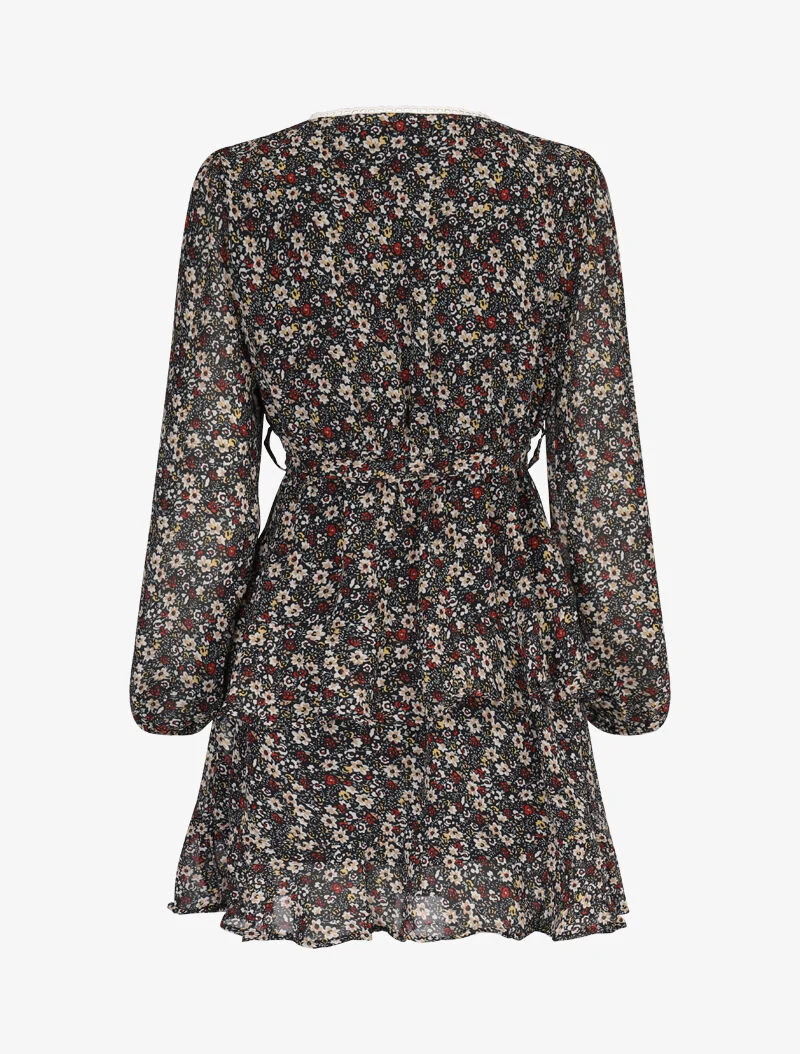Kurzes Kleid mit übereinanderliegenden Rüschen und Blumenmuster. - schwarz