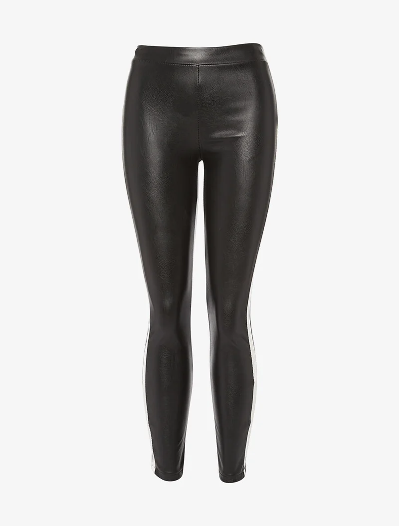 Kunstleder-Leggings mit weißem Streifen - schwarz