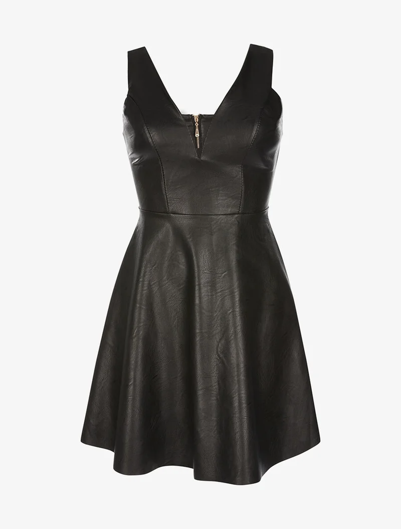 Ausgestelltes Kleid aus Kunstleder - schwarz