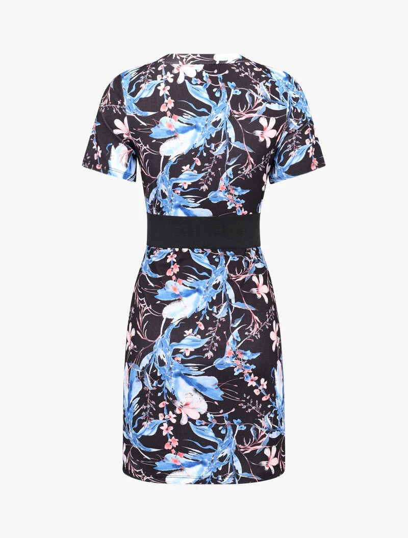 Geripptes Kleid mit kurzen Ärmeln - schwarz