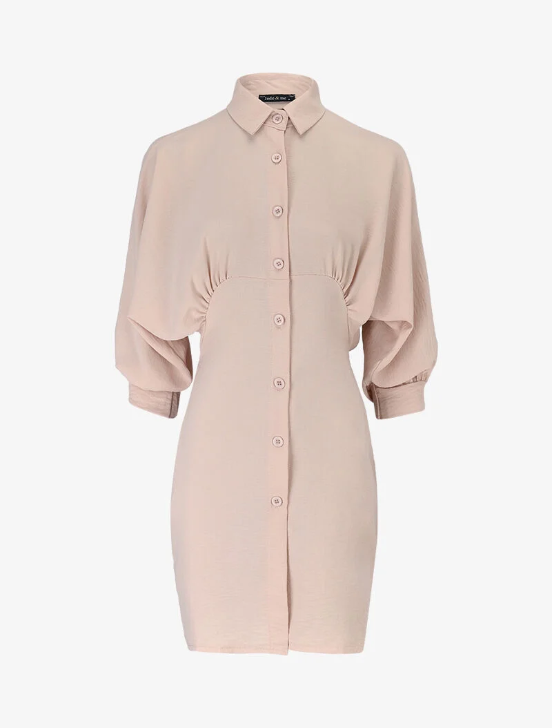 Tailliertes Hemd mit Fledermaus-Brust. - beige