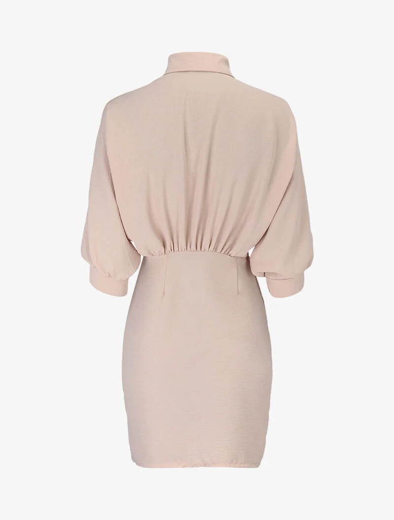 Tailliertes Hemd mit Fledermaus-Brust. - beige