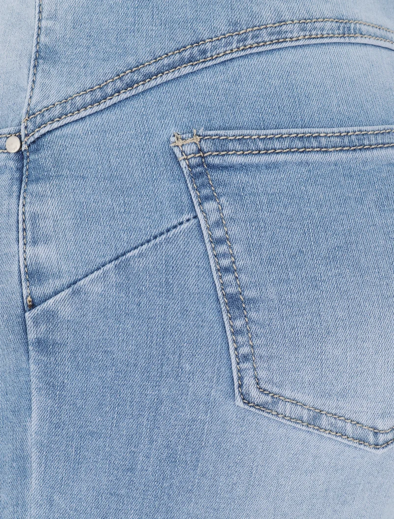 Jeans-Bermuda mit umschlagbaren Rändern - Hellblau