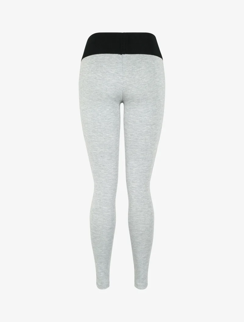 Texturierte Leggings mit Bund und Kunstlederpaspeln. - Meliertes Grau